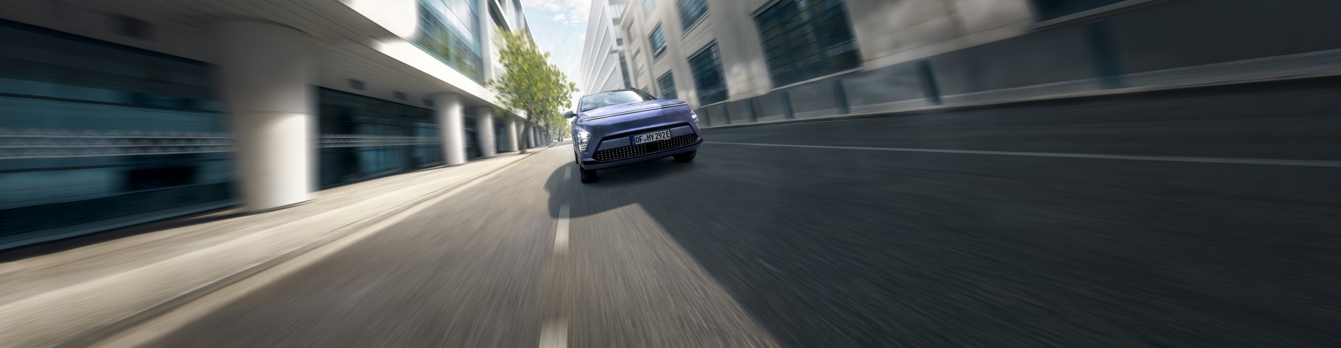 KONA_Elektro_MY24_EXT_KEY_VISUAL_Fahrschuss